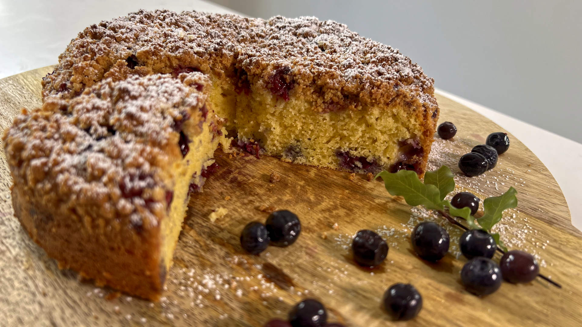 Blueberry Crumble Cake