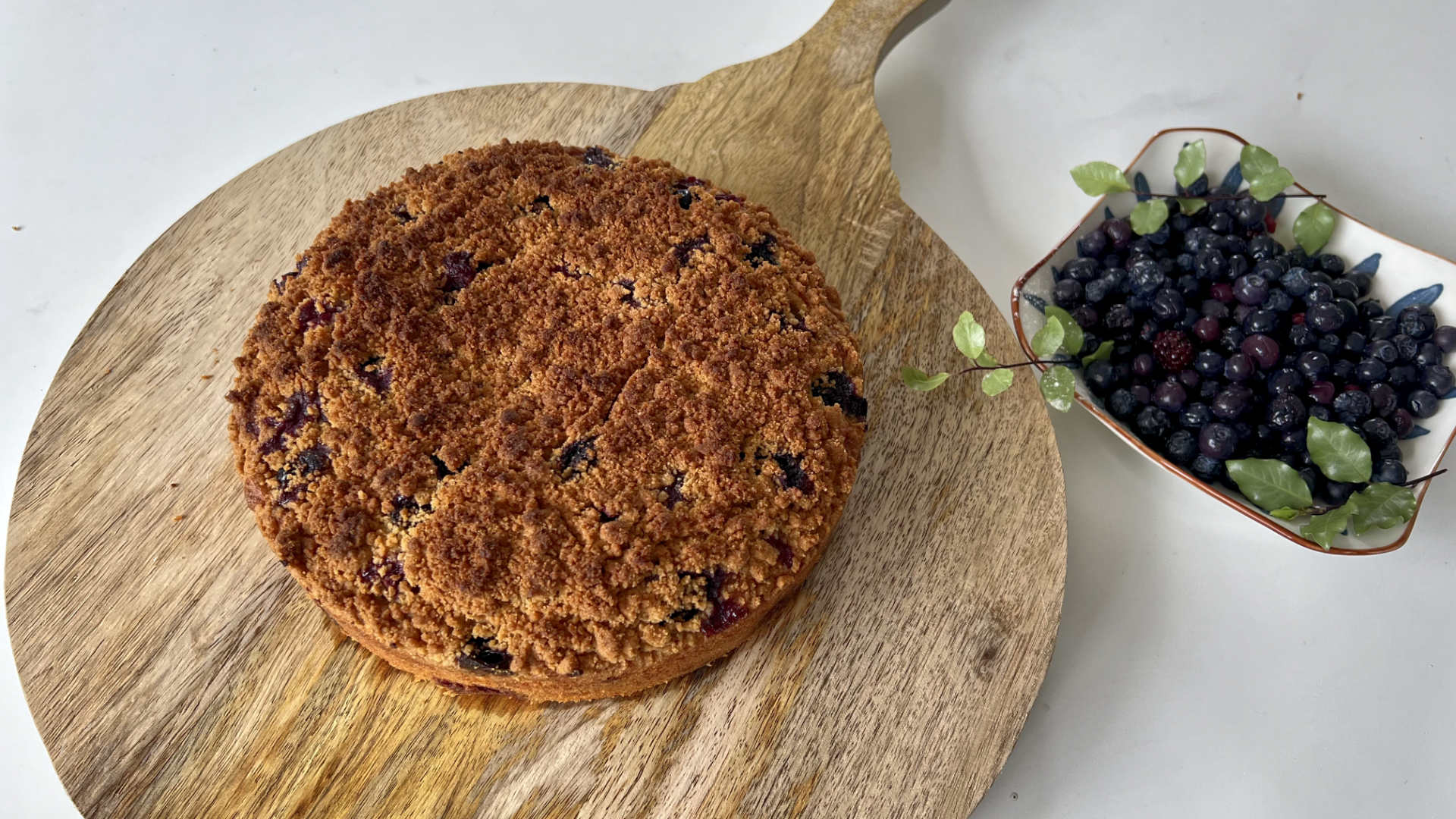 Blueberry Crumble Cake