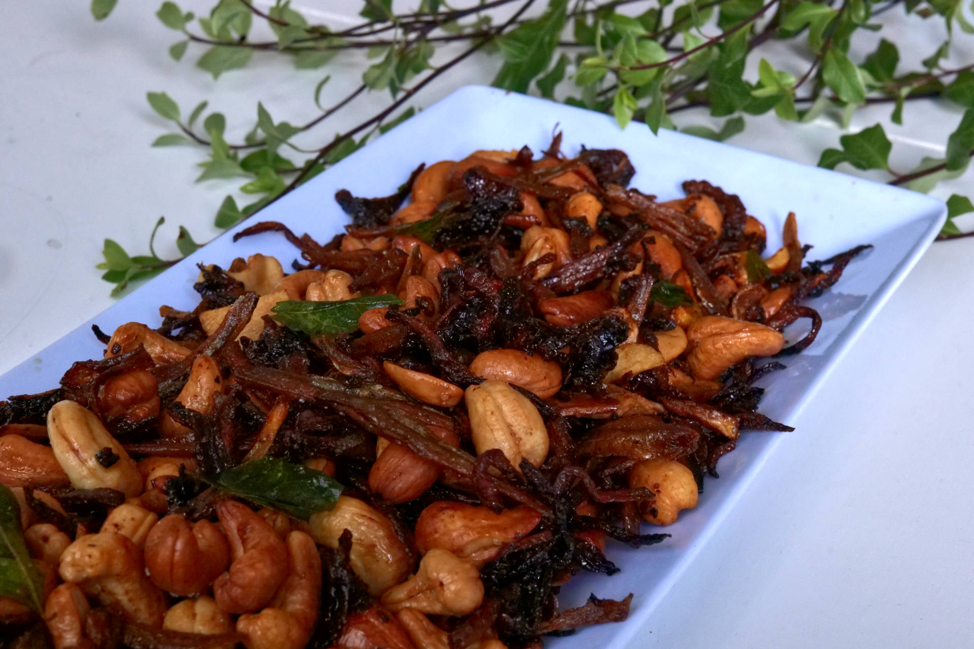 Dried Sprats and Cashew Bite