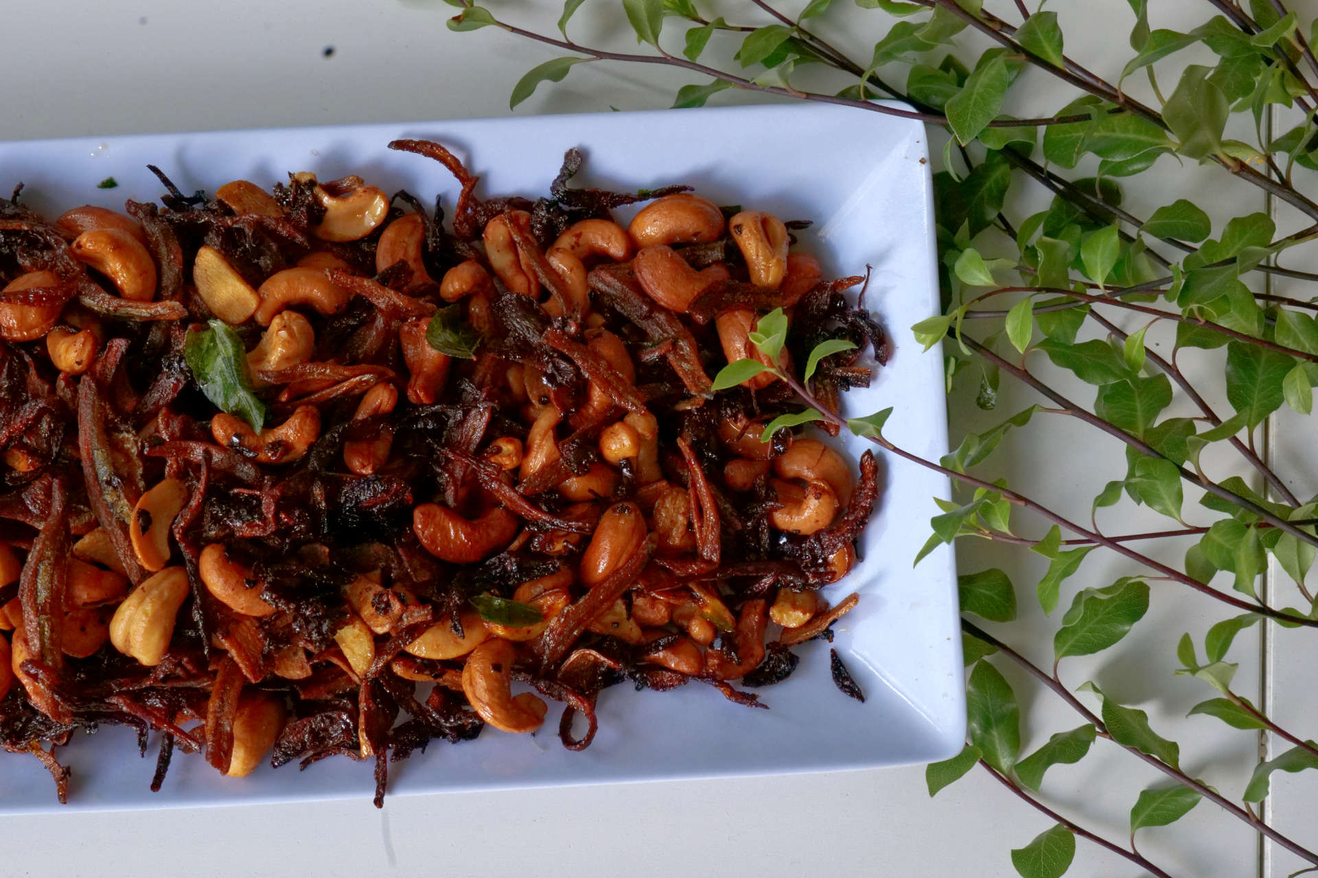 Dried Sprats and Cashew Bite