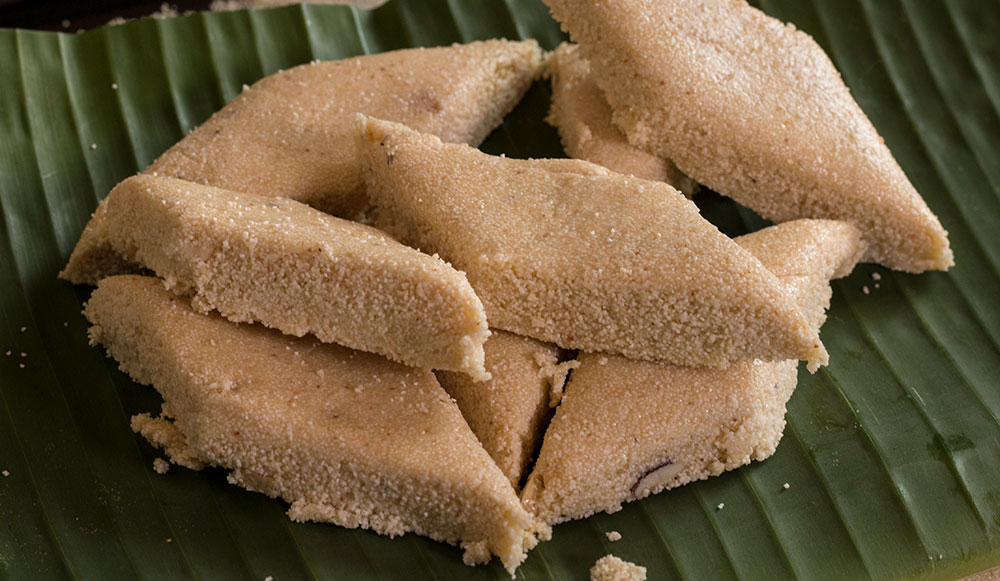 Semolina/Rulang Aluwa pieces kept on a banana leaf