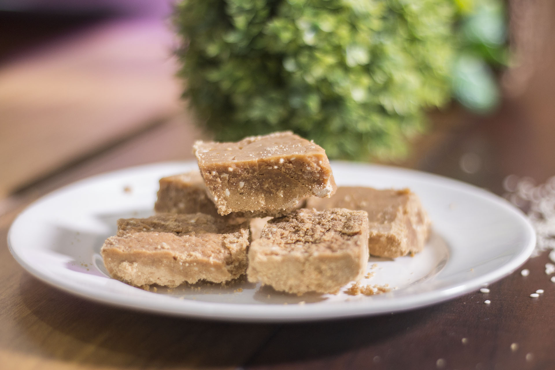 Side view of Sesame Milk Toffee