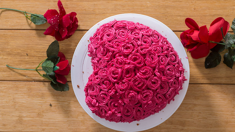 Top view of Valentine Rose Cake